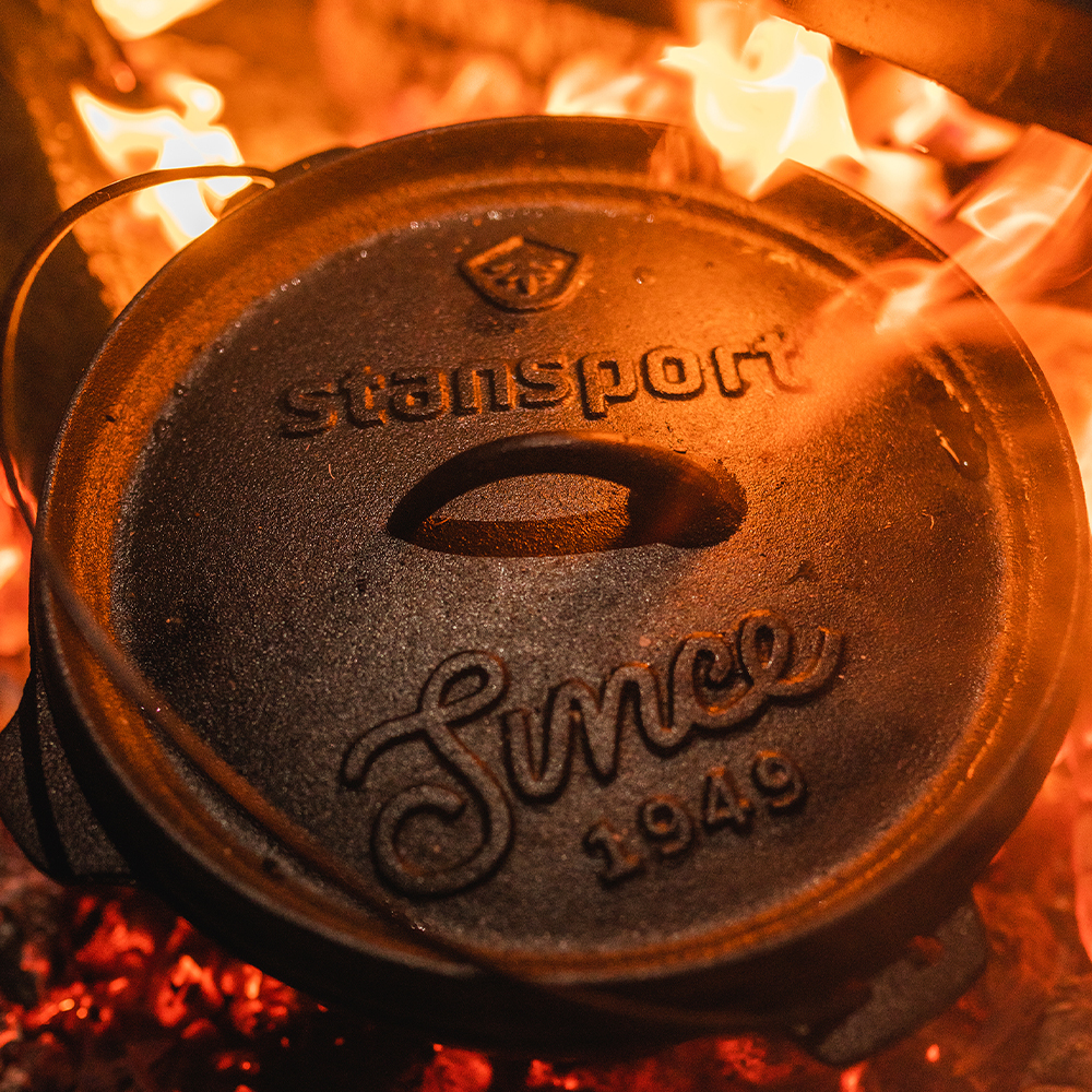 Stansport 8-Quart Pre-Seasoned Cast Iron Dutch Oven with Legs